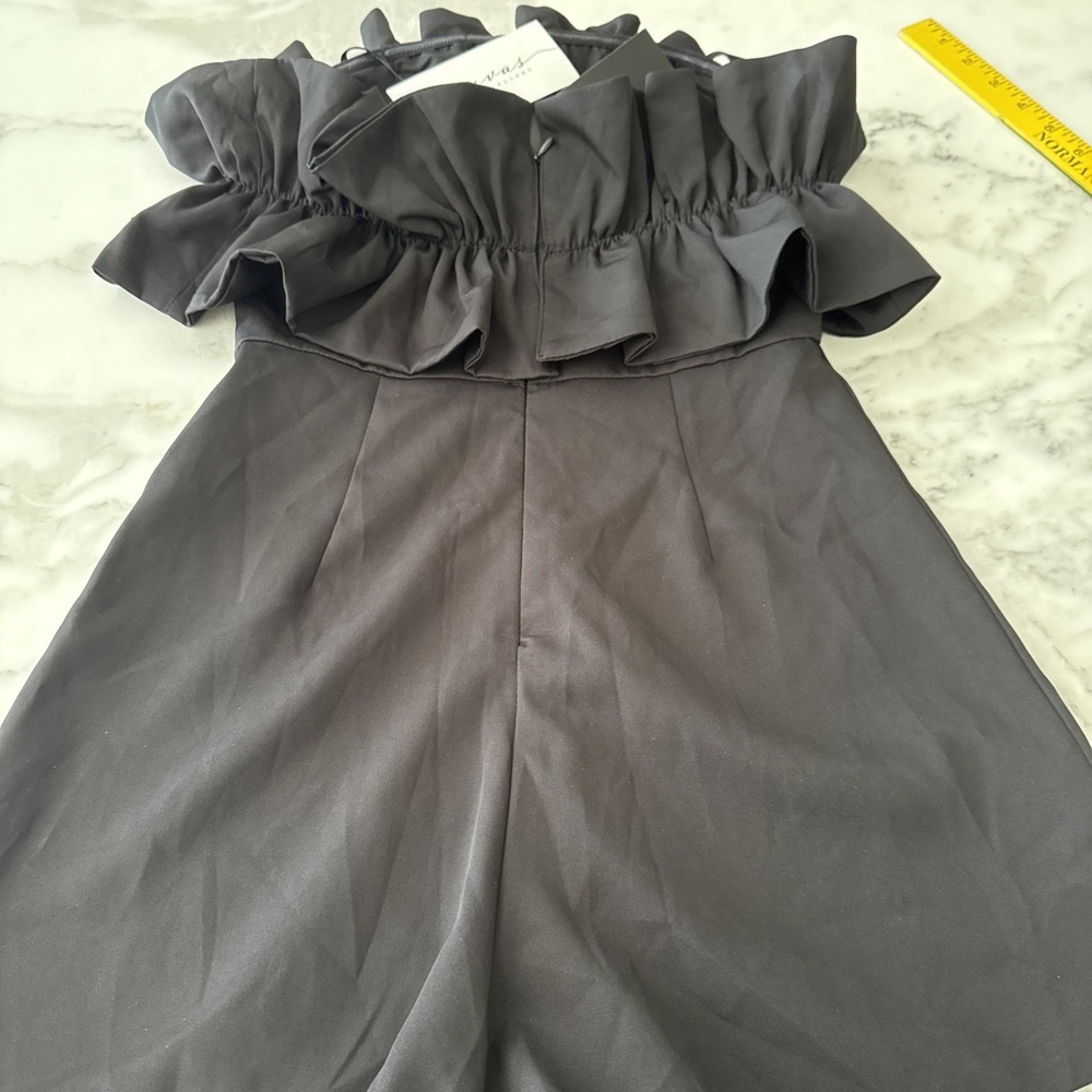 Black Off-Shoulder Ruffle Romper - Picture 4 of 6